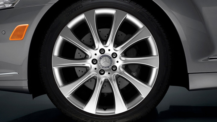 20-inch 10-spoke two-tone alloy wheels