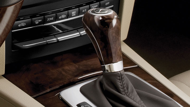 Wood/leather shift knob