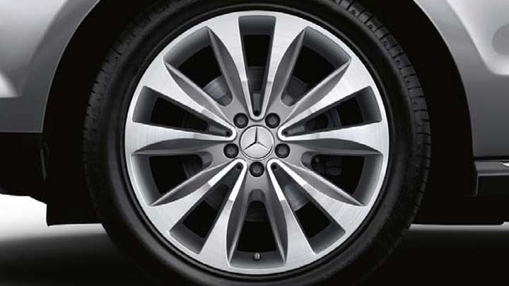 20-inch twin 5-spoke wheels