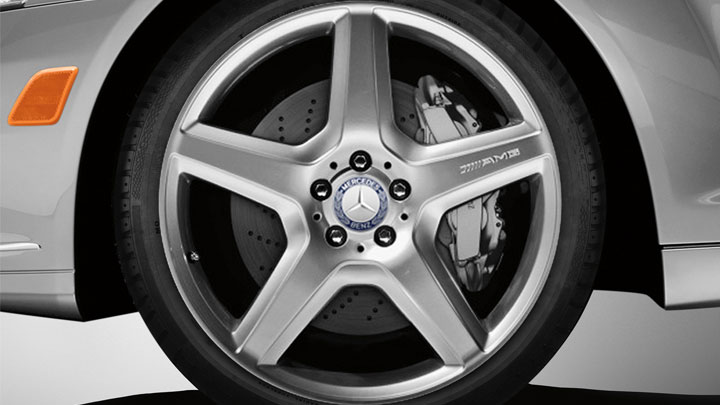 20-inch AMG 5-spoke wheels with high-performance tires