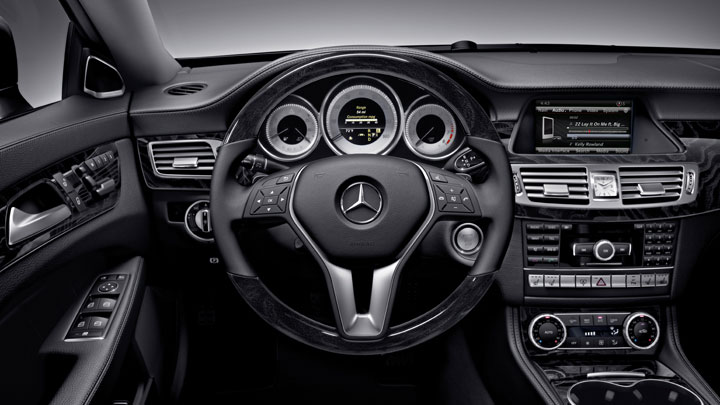 Wood/leather steering wheel