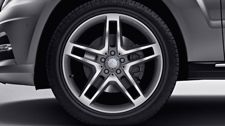 20-inch AMG twin 5-spoke alloy wheels with all-season tires