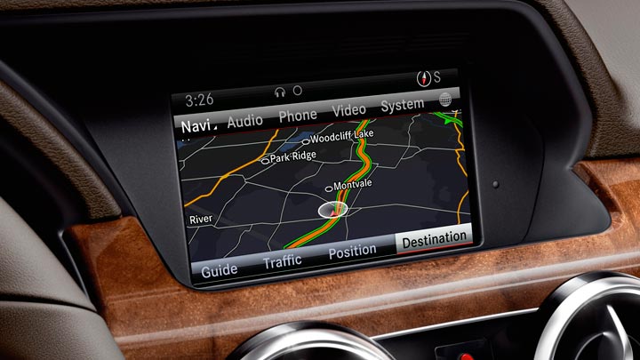 COMAND hard-drive navigation with Zagat� Survey