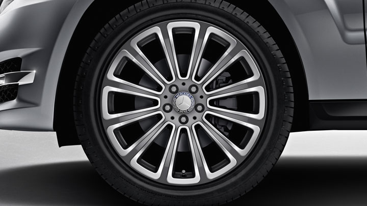 20-inch 12-spoke two-tone wheels