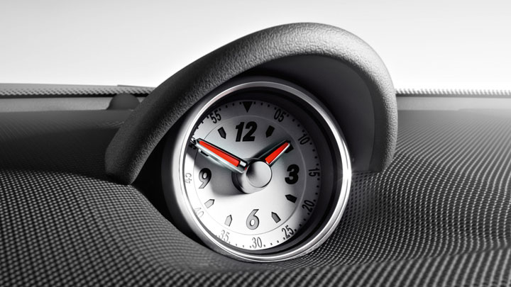 Dashtop analog clock