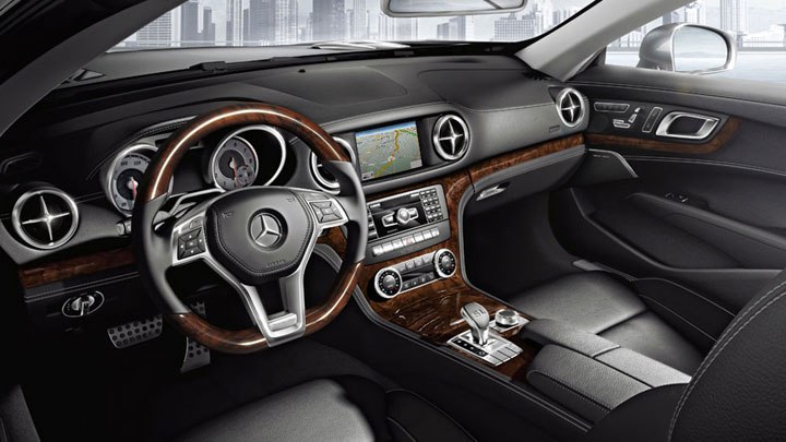 Wood/leather steering wheel
