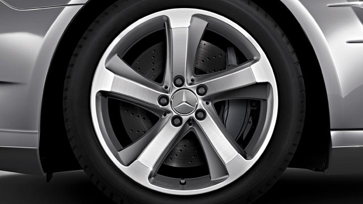 18-inch 5-spoke wheels
