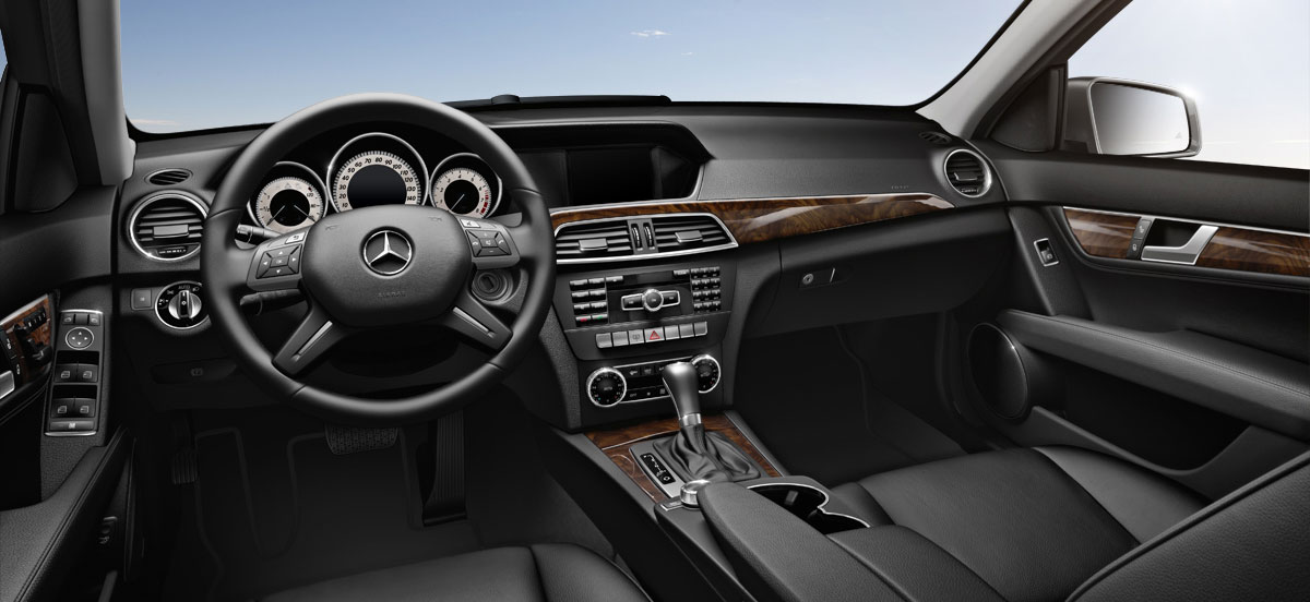 2014-C-CLASS-SEDAN-LUXURY-MBTEX-121-731-01.jpg