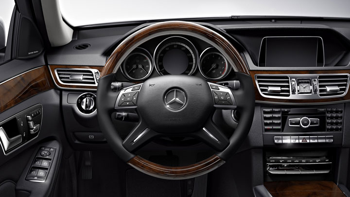 Luxury wood/leather steering wheel