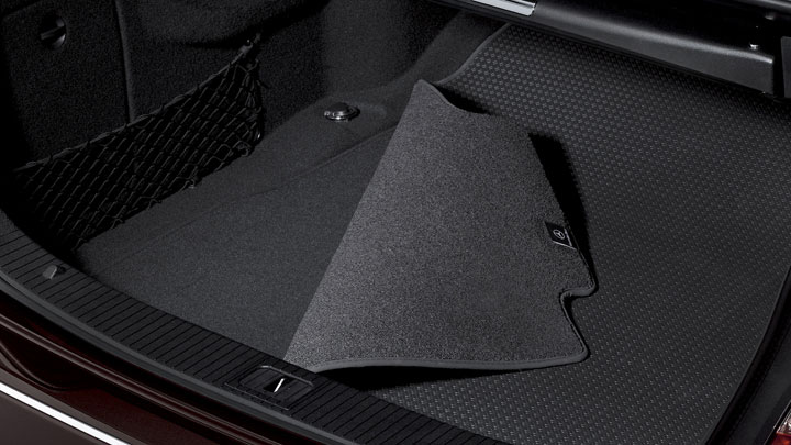 Reversible cargo mat