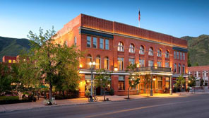 Thumbnail_HOTEL-JEROME-AN-AUBERGE-RESORT.jpg