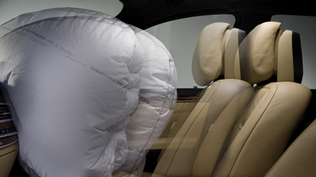 04-presafe-airbag-deploy.jpg