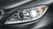 CL-Class active Bi-Xenon headlamps