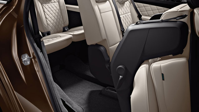 2013-GL-Class-SUV-065_CF.jpg