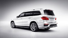 4MATIC in Arctic White with standard AMG styling