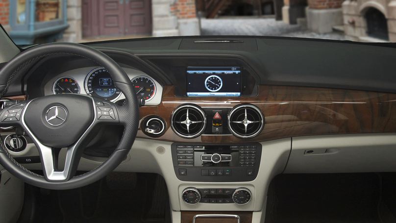 GLK_Walkaround_Interior_1_808x455_FLV.flv