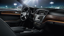 4MATIC with Black leather and Burl Walnut wood