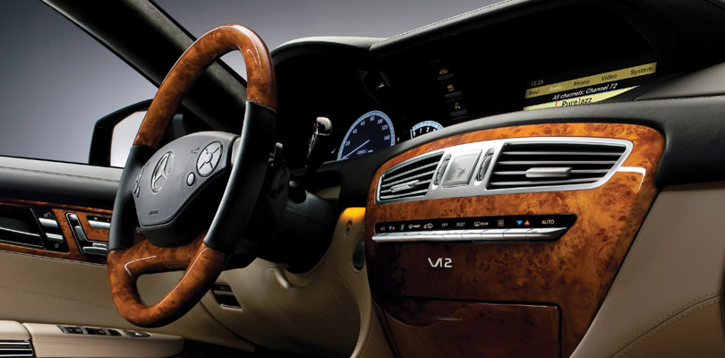 2012 Mercedes-Benz CL550 4MATIC Coupe cockpit
