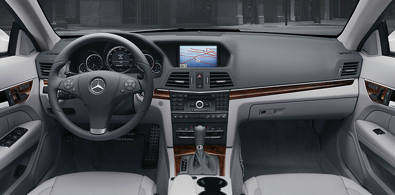 2012 Mercedes-Benz E350 Cabriolet cockpit