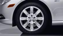 17-inch 8-spoke alloy wheels