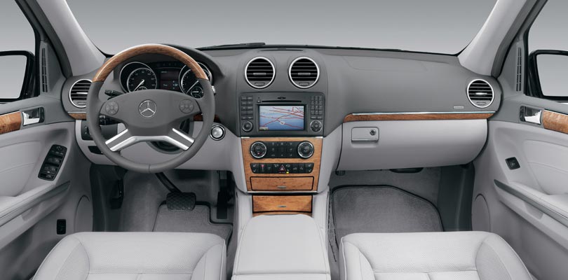 GL550 4MATIC cockpit