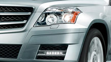 Corner-illuminating front lamps