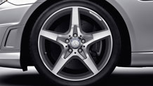 18-inch AMG 5-spoke alloy wheels