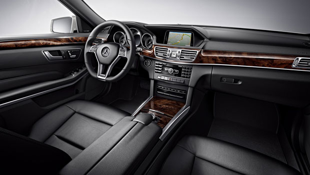 2015-E-CLASS-E250BT-E350-E400-E550-SEDAN-014-MCFO.jpg