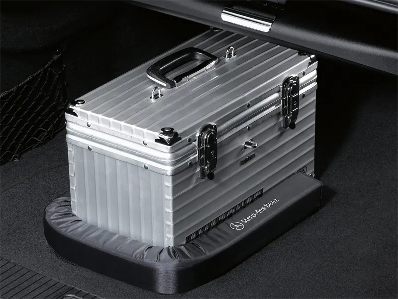 Luggage-securing feature c300w4