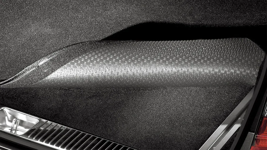 Reversible cargo mat