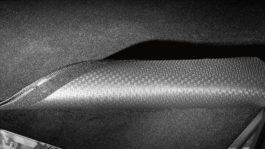 Reversible cargo mat