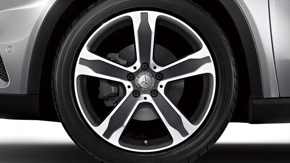 19-inch 5-spoke wheels