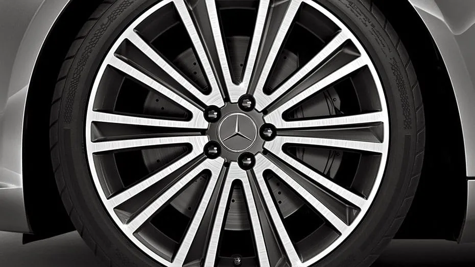 20-inch 10-spoke wheels