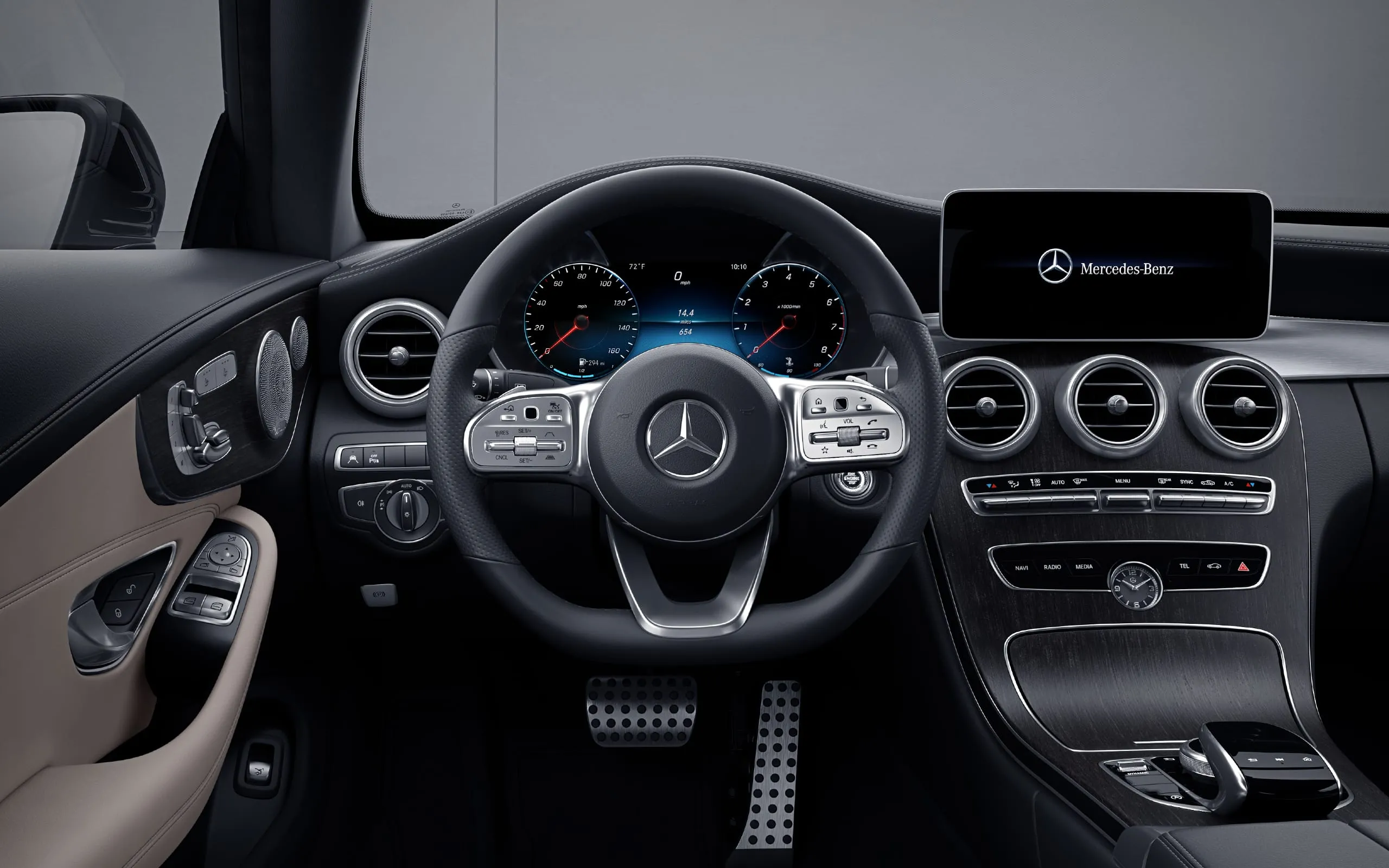 Включи mercedes. Mercedes c63 AMG салон. Mercedes Benz c63 AMG Coupe салон. Мерседес ц 63 АМГ салон. Мерседес с 63 АМГ купе салон.