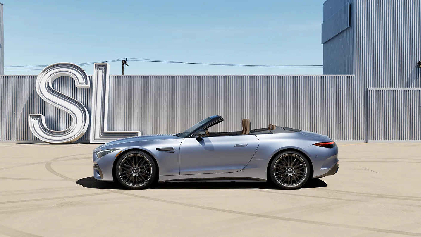 Exterior de un Mercedes-Benz SL Roadster 2025 cerca de Los Ángeles