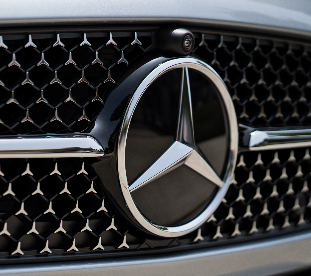The rearview camera includes standard and wide-angle views, and can alert you to cross-traffic as you back up. Available Surround View cameras can team up for a virtual birdseye view.
