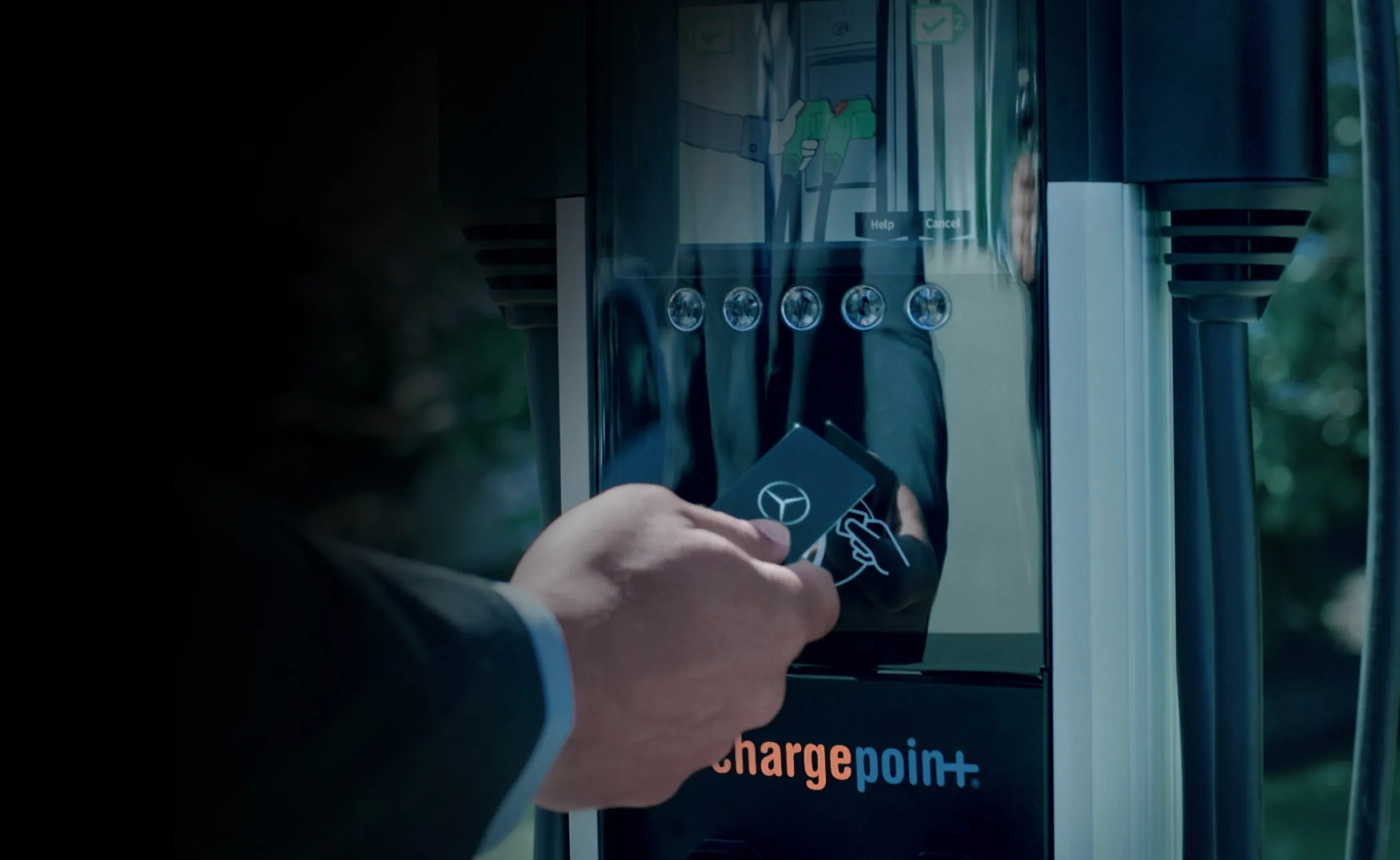 Mercedes EQE SUV highway charging