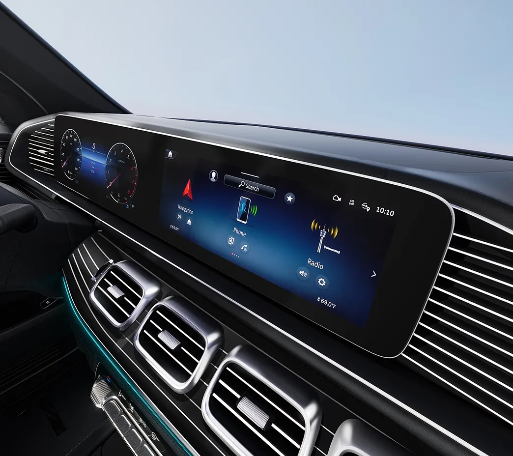 Crisp, side-by-side 12.3-inch color screens present reconfigurable instrumentation and a central multimedia touchscreen for audio, the standard MB Navigation,  and much more. 