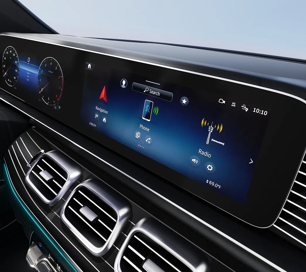 Vivid 12.3-inch color screens are set seamlessly side-by-side: A reconfigurable instrument cluster, and a central multimedia touchscreen for audio, standard MB Navigation and more. 