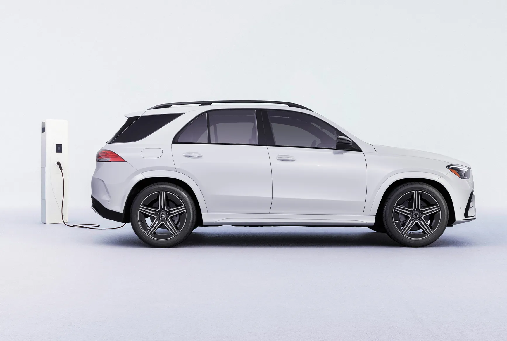 2026 GLE 450e plug-in hybrid charging port and powertrain