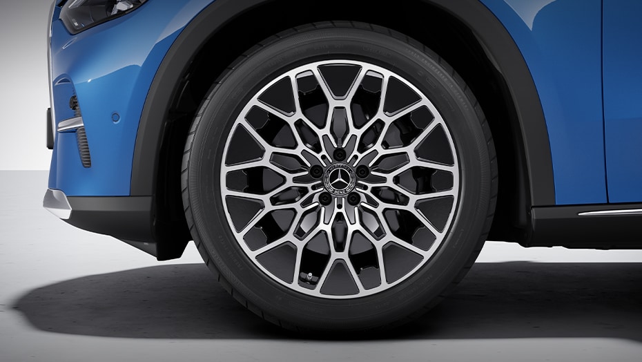 20-inch multispoke wheels w/black accents
