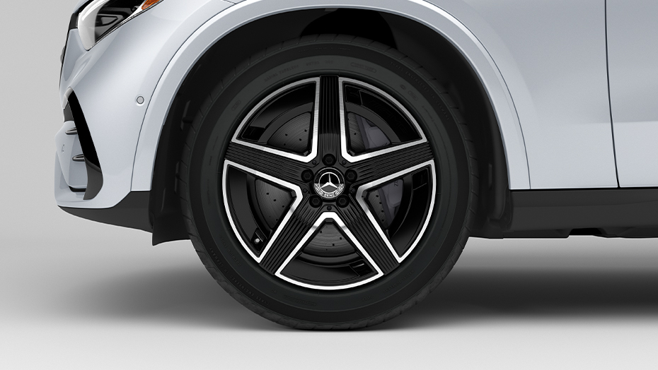 19-inch AMG 5-spoke wheels w/black accents